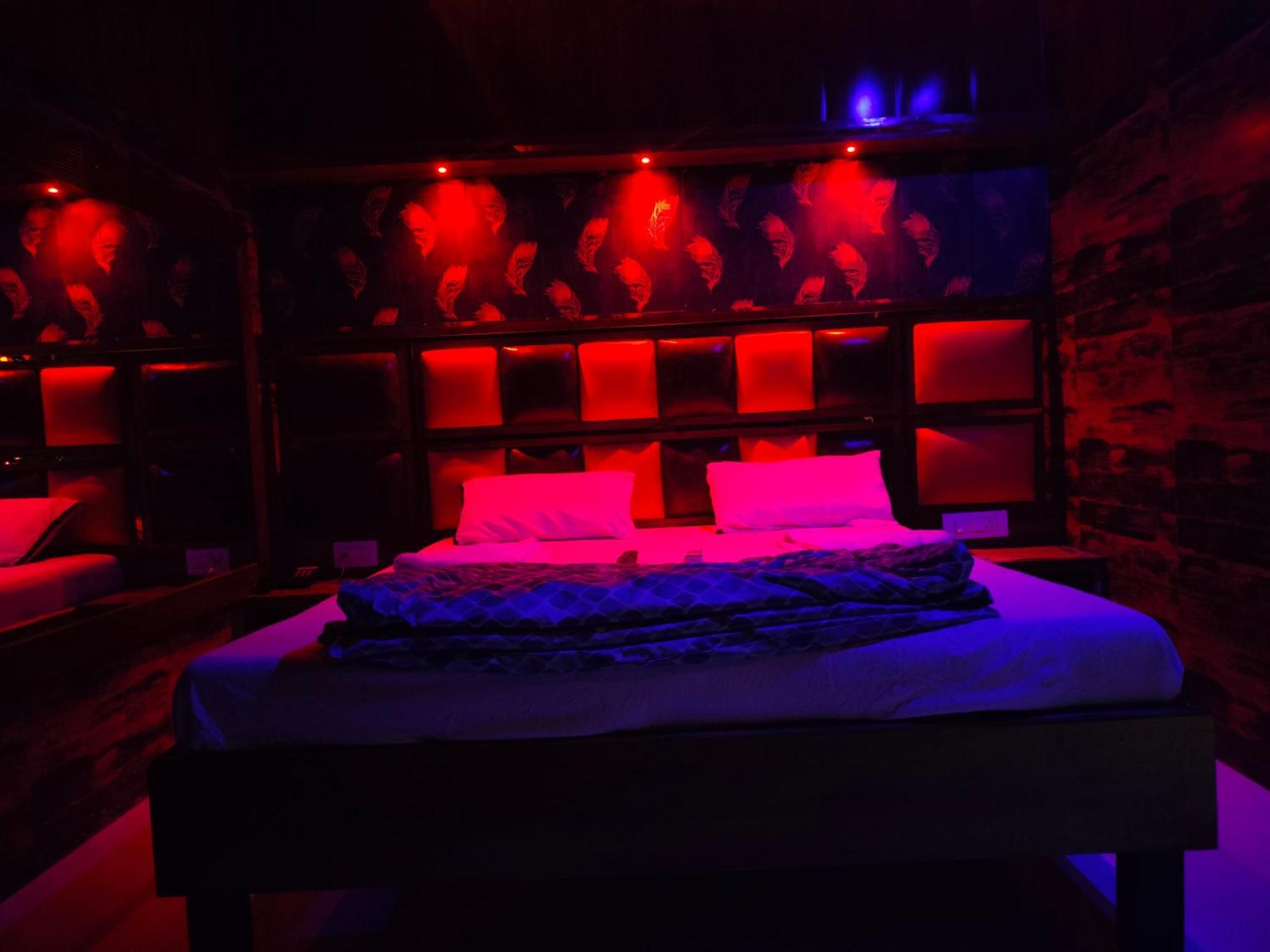 Spring Resort & Lodging 뭄바이 외부 사진